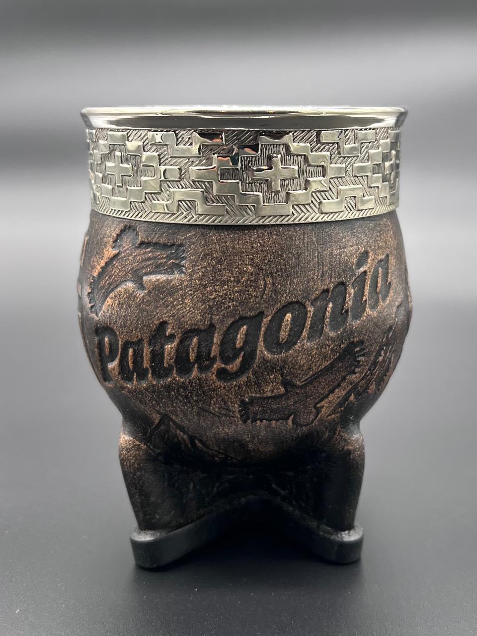 Mate Imperial El Andino Ruta 40 Patagonia Virola Cincelada - Imagen 3