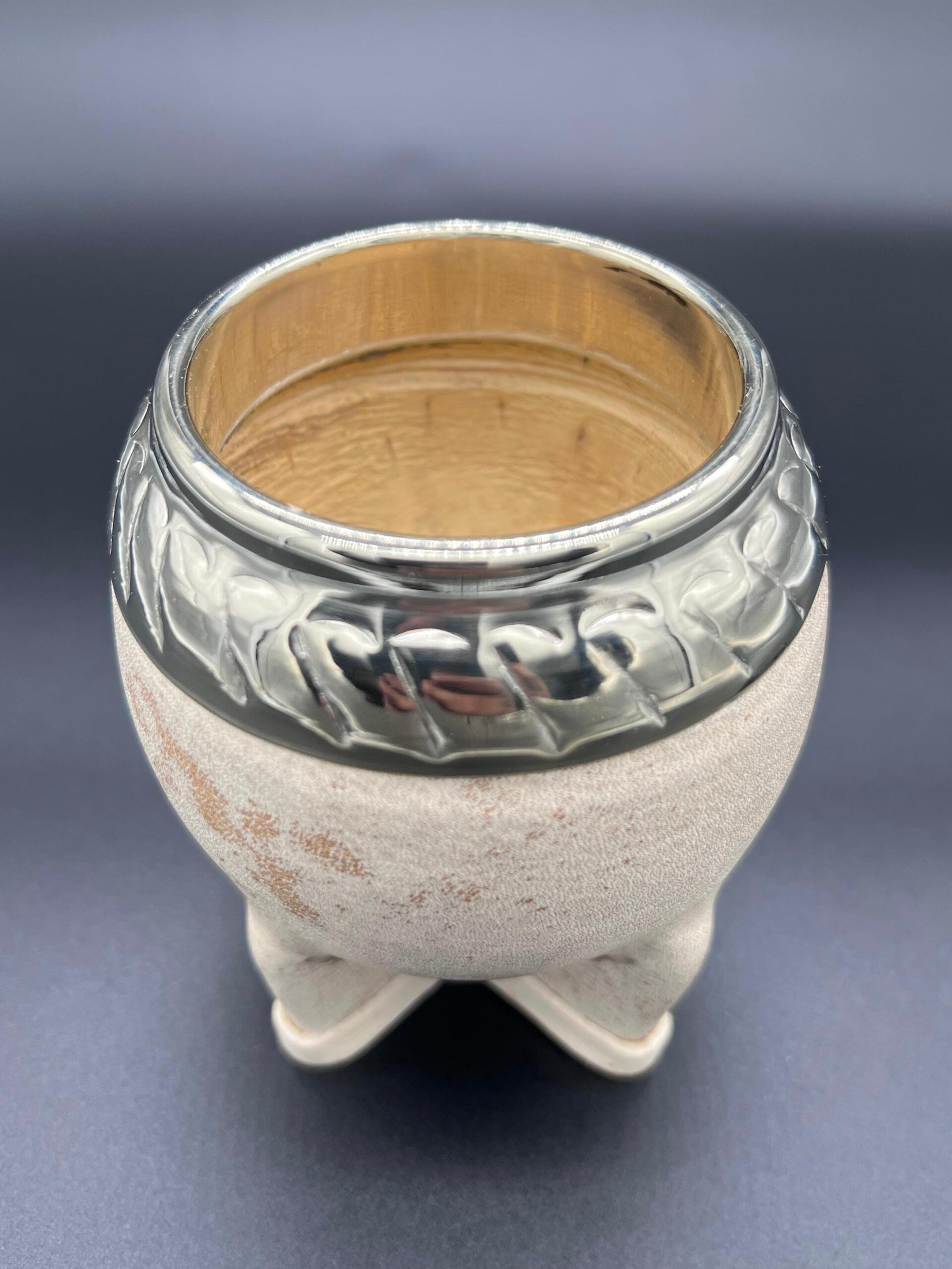 Mate Torpedo El Baquiano Cuero Razado Virola Cincelada - Imagen 5