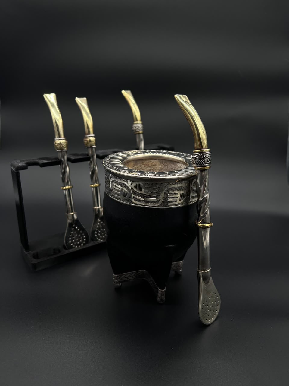 Bombillón Premium Brazalete Curvo Cincelado Pico De Loro Dorado - Imagen 3
