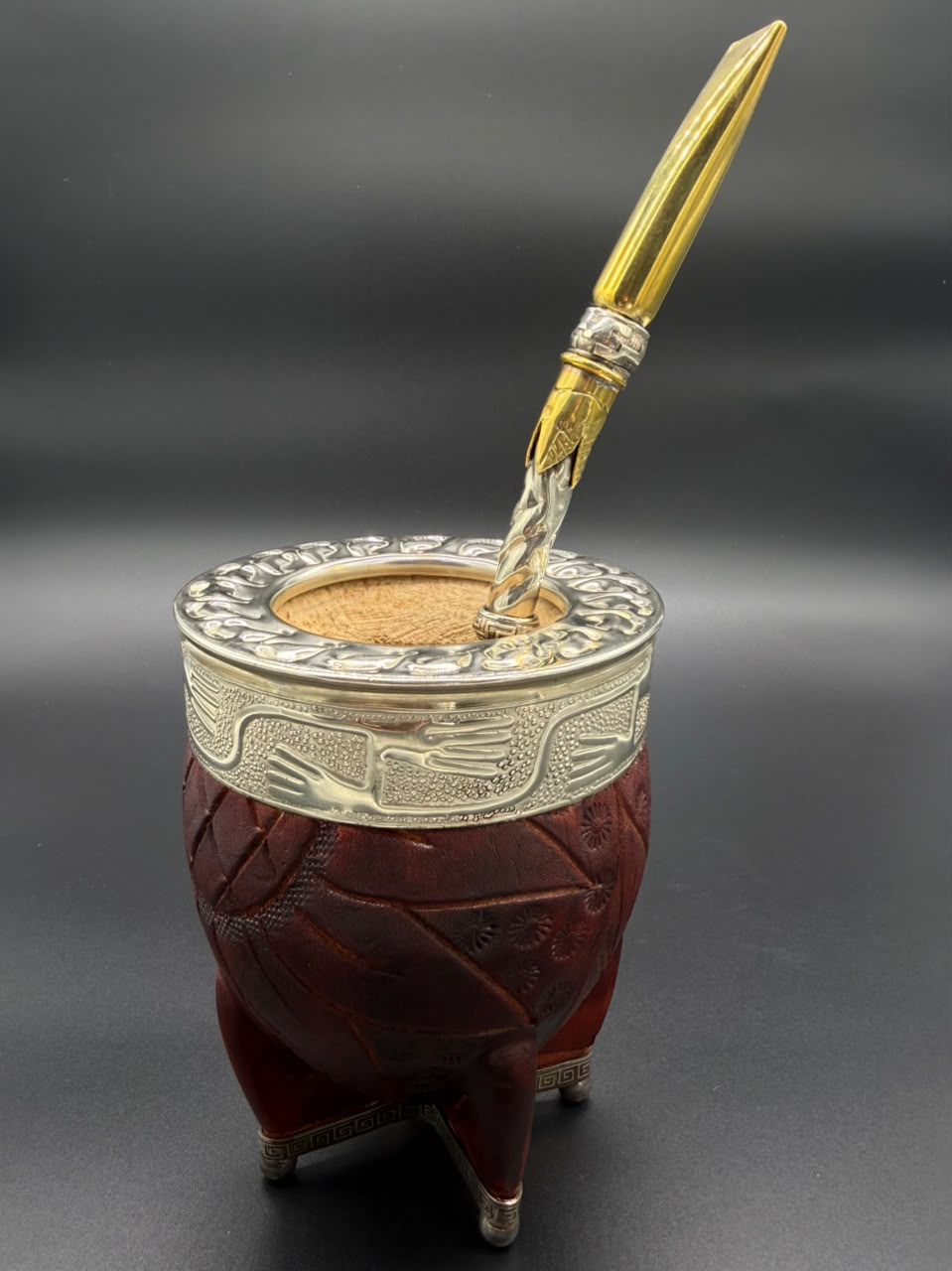 Mate Imperial Virola Cincelada Cuero Repujado con Base - Imagen 2