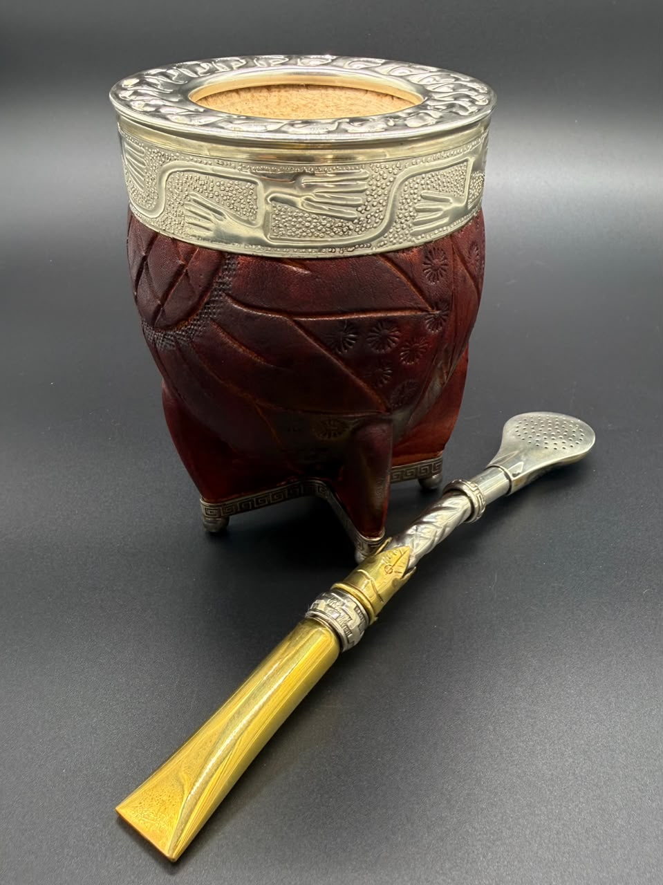 Mate Imperial Virola Cincelada Cuero Repujado con Base - Imagen 3