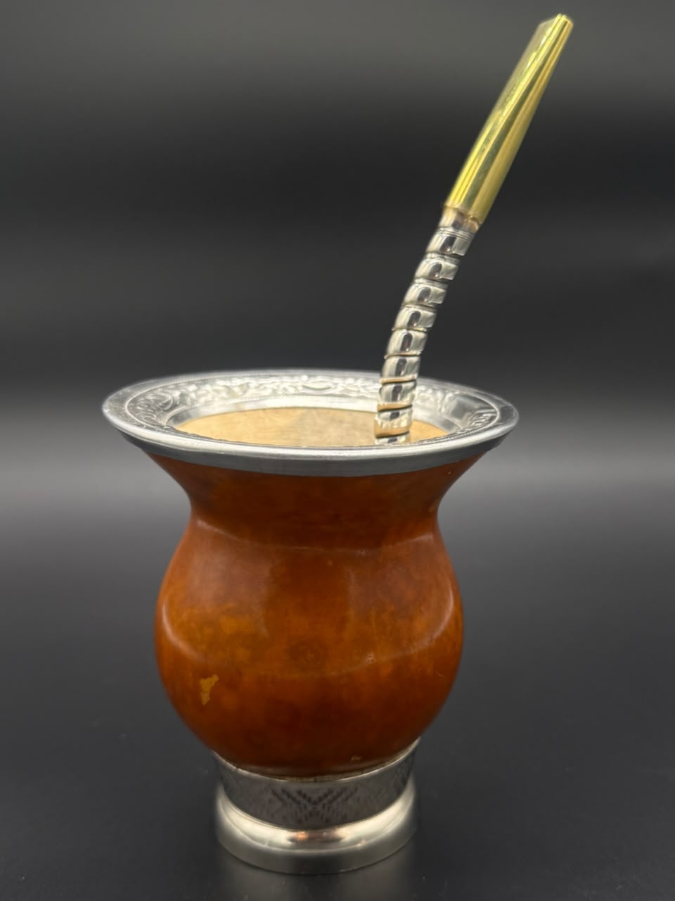 Mate Criollo con Virola Cincelada de Aluminio y Base